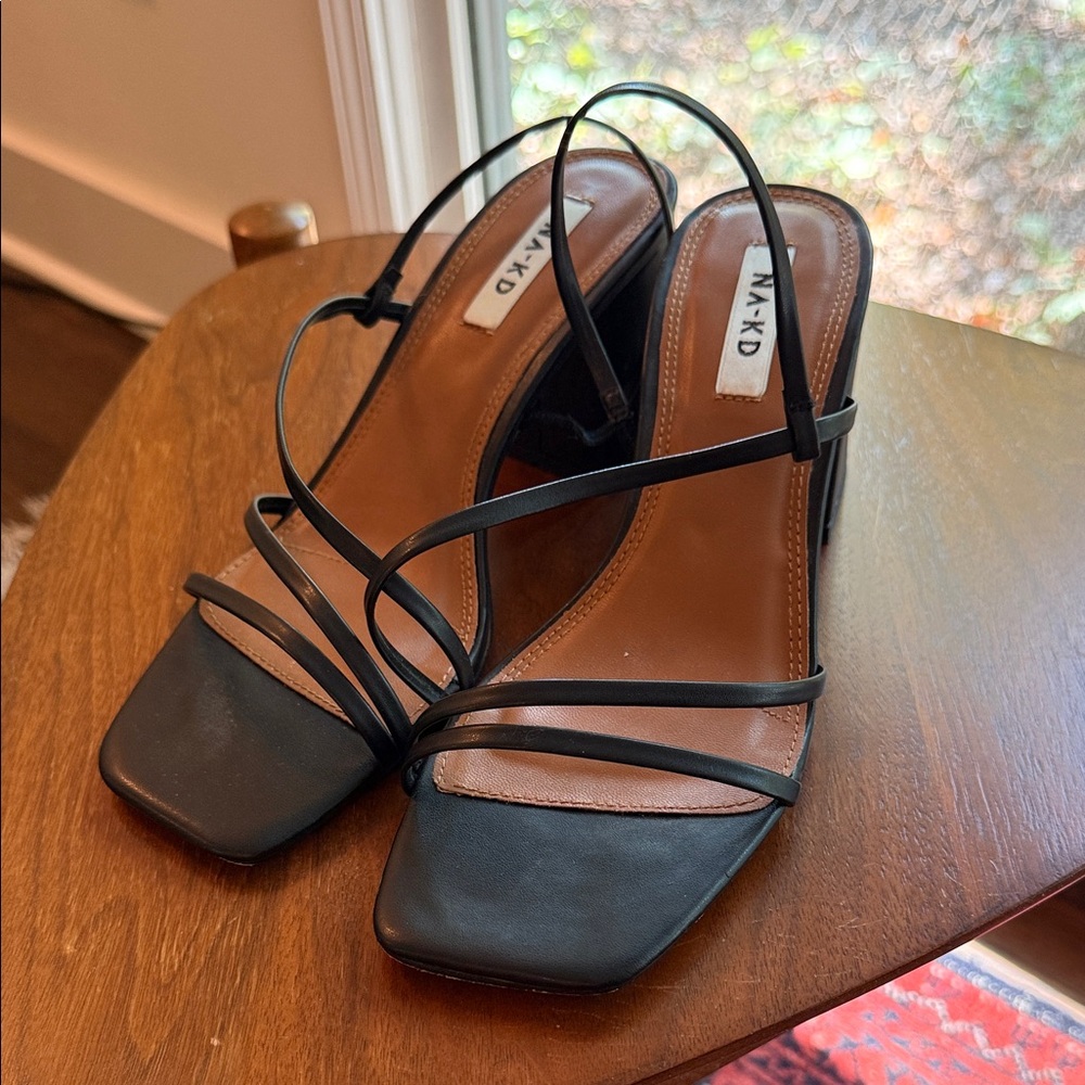 Na-Kd Black Strappy Heels